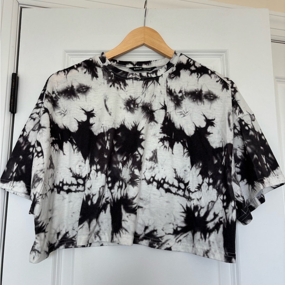 Shein Black and White Tie-Dye Crop Top Tee Shirt Size Medium
